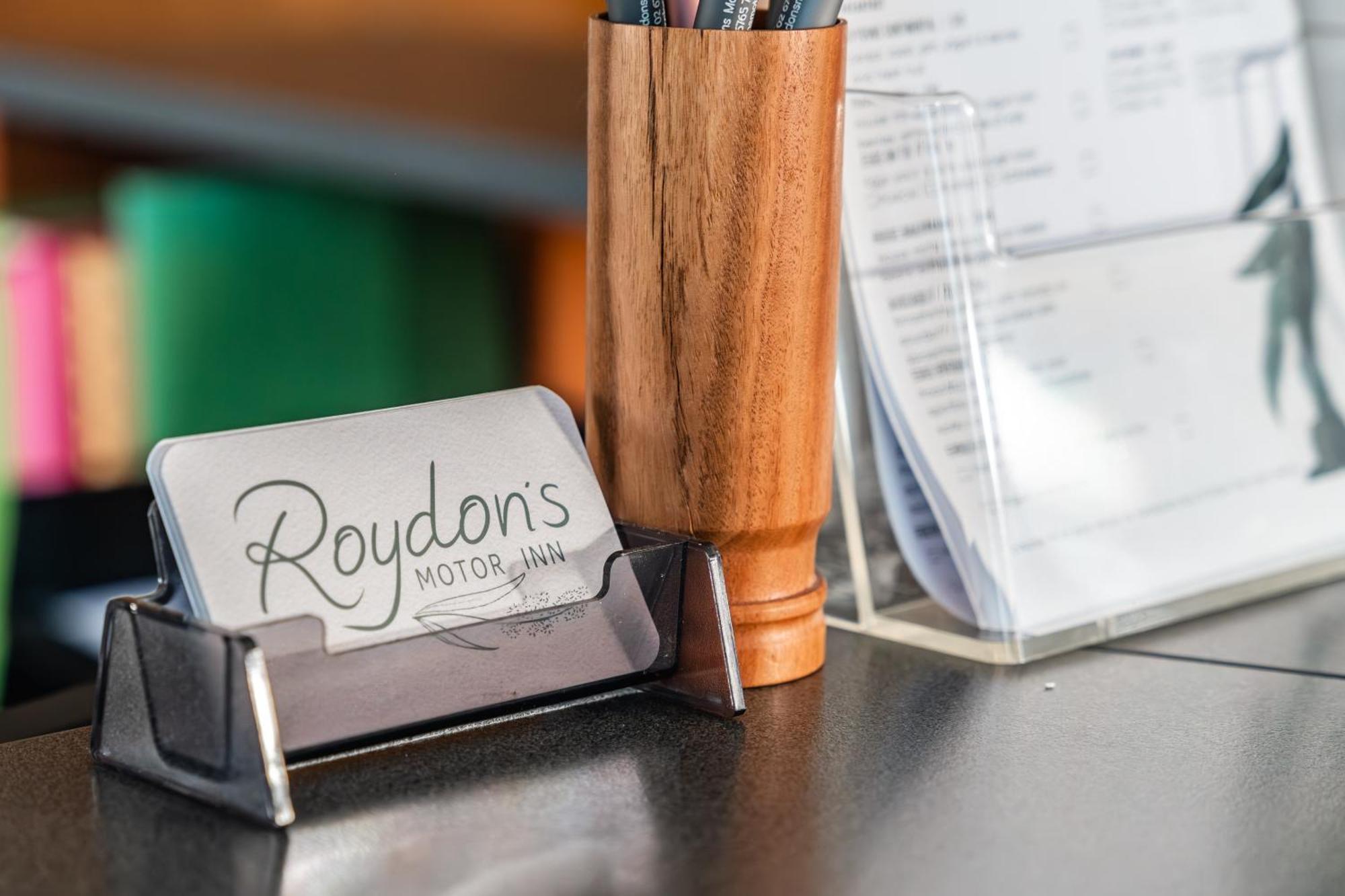 Roydons Motor Inn Тамуорт Экстерьер фото