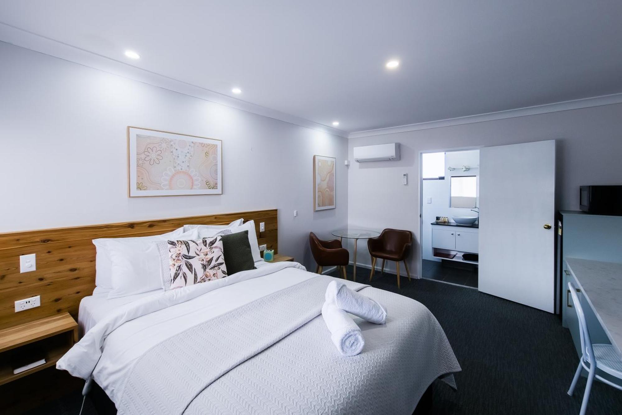 Roydons Motor Inn Тамуорт Экстерьер фото