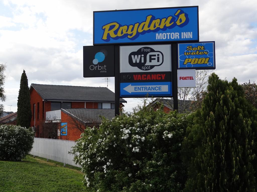 Roydons Motor Inn Тамуорт Экстерьер фото